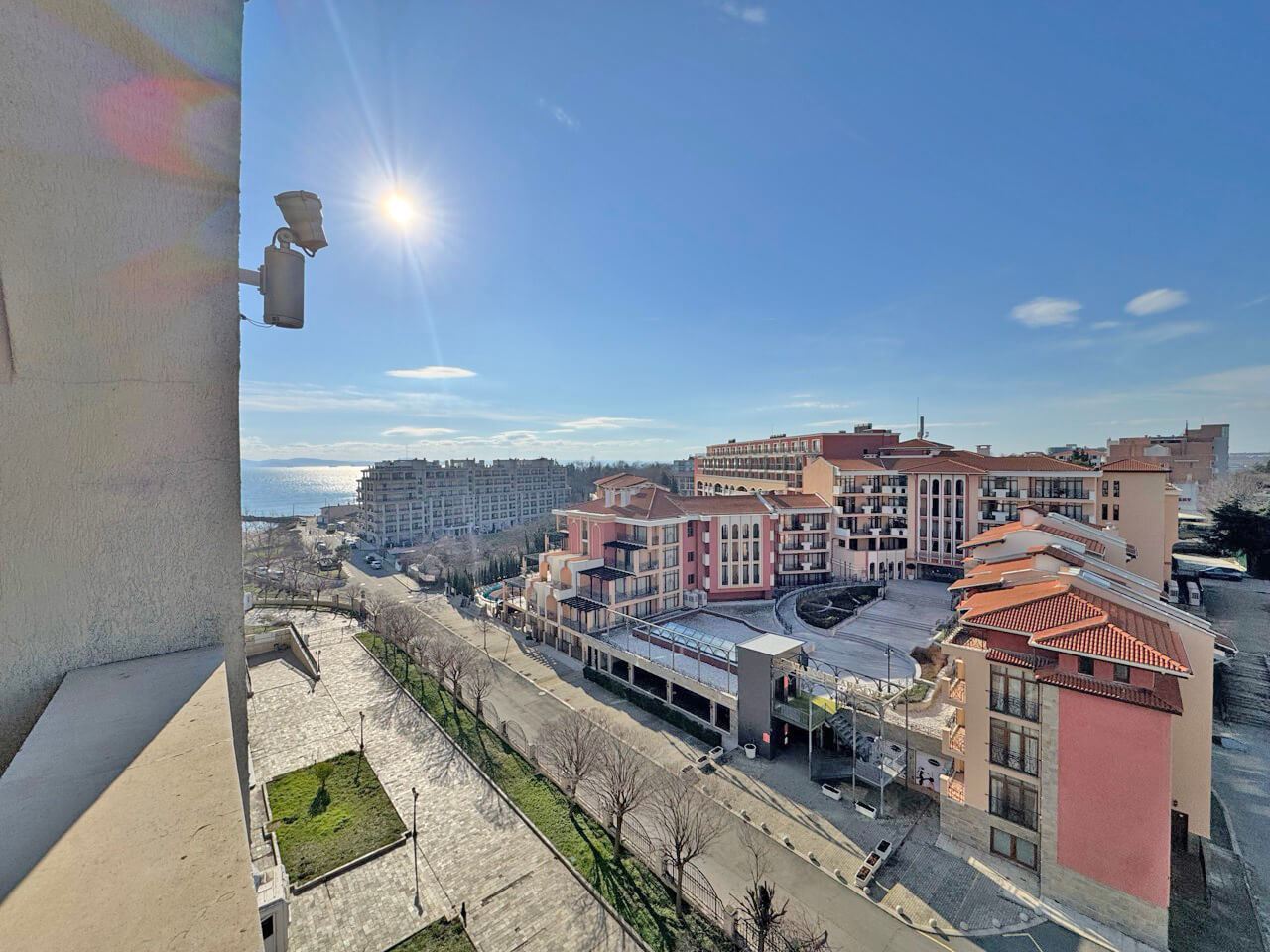 Exklusive Ein-Schlafzimmer-Wohnung in erster Meereslinie in Pomorie – Luxus, Prestige und eine Investition mit sofortiger Rendite