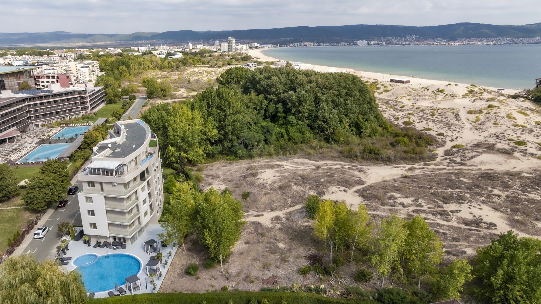 Direkt am Meer in Sonnenstrand – neue Möblierung und eigener Hof