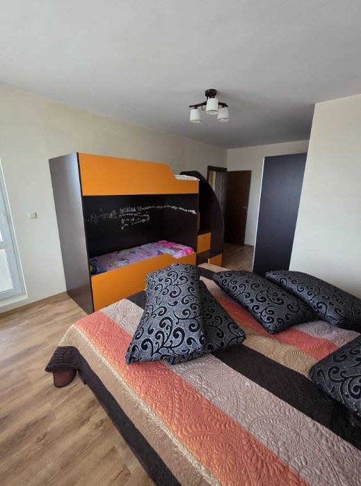 Geräumige Wohnung mit zwei Schlafzimmern und Meerblick in Ravda