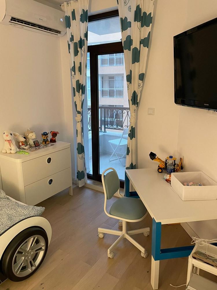 Geräumige Fünfzimmerwohnung mit Meerpanorama in Pomorie – Komfort, Stil und Funktionalität für eine große Familie