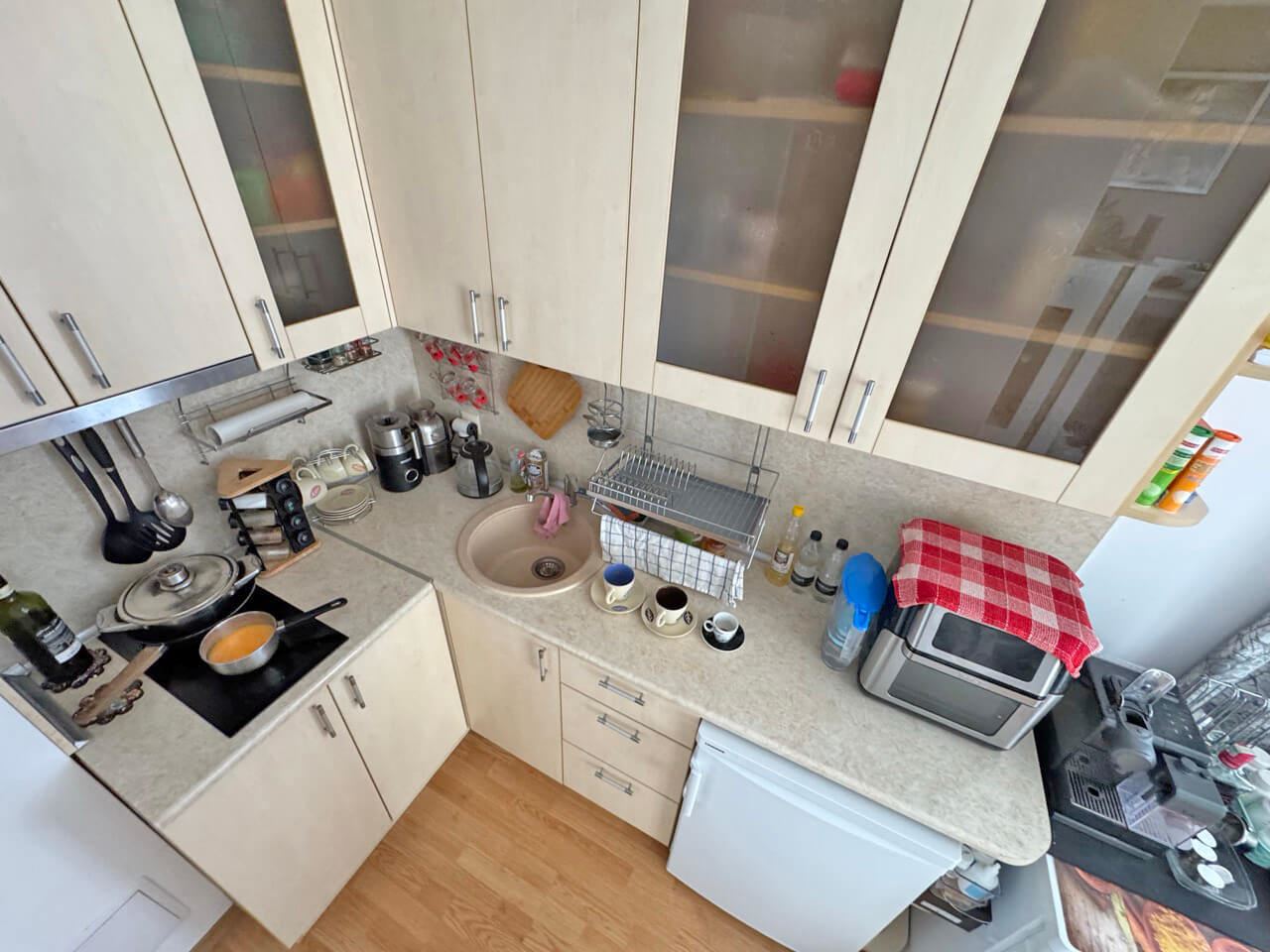 Luxuriöse Zweizimmerwohnung mit Poolblick in einer prestigeträchtigen Anlage in Sonnenstrand