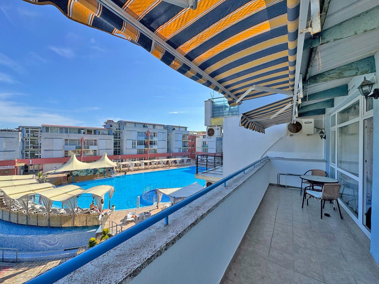 Gemütliche Ein-Zimmer-Wohnung mit Poolblick in Sonnenstrand