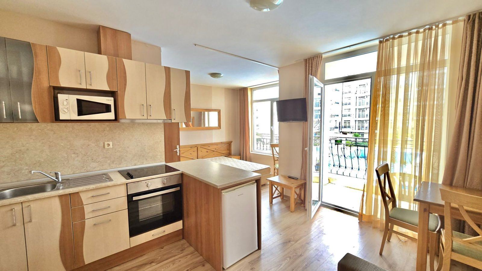 Gemütlichkeit, Stil und Komfort am Meer – Zwei-Schlafzimmer-Wohnung im Herzen von Sonnenstrand