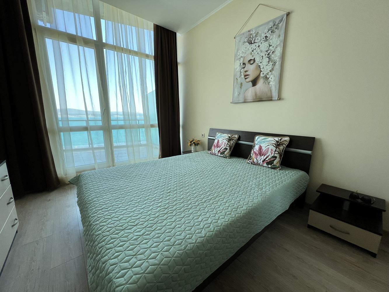 Zweizimmerwohnung in erster Meereslinie mit Meerblick in Nessebar, 500 m von der Altstadt entfernt