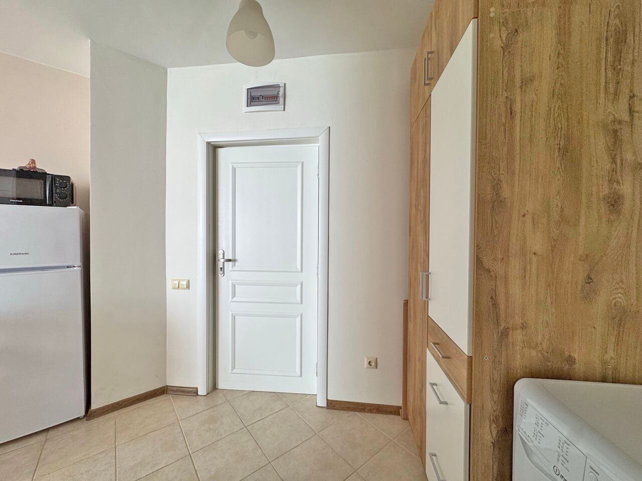 Zweizimmerwohnung mit Poolblick – Gemütlichkeit, Grün und Komfort in einer geschlossenen Wohnanlage