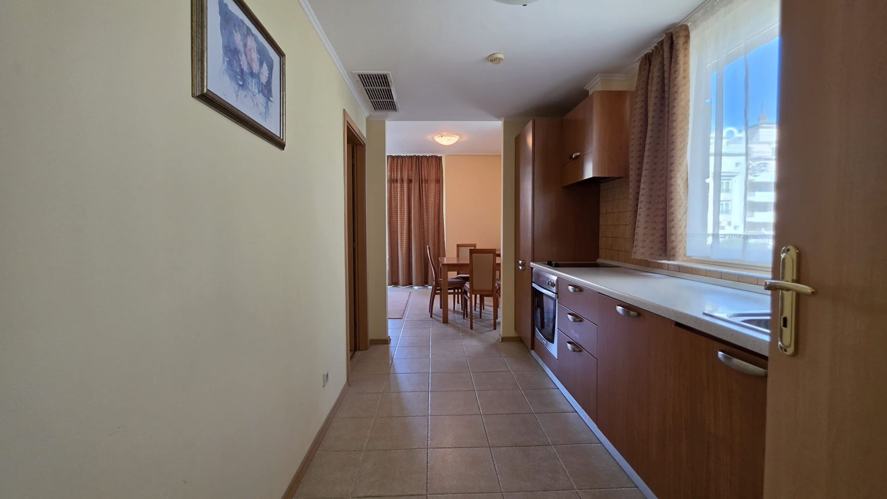 Geräumige 2-Zimmer-Wohnung mit einem Schlafzimmer in erster Meereslinie in Pomorie