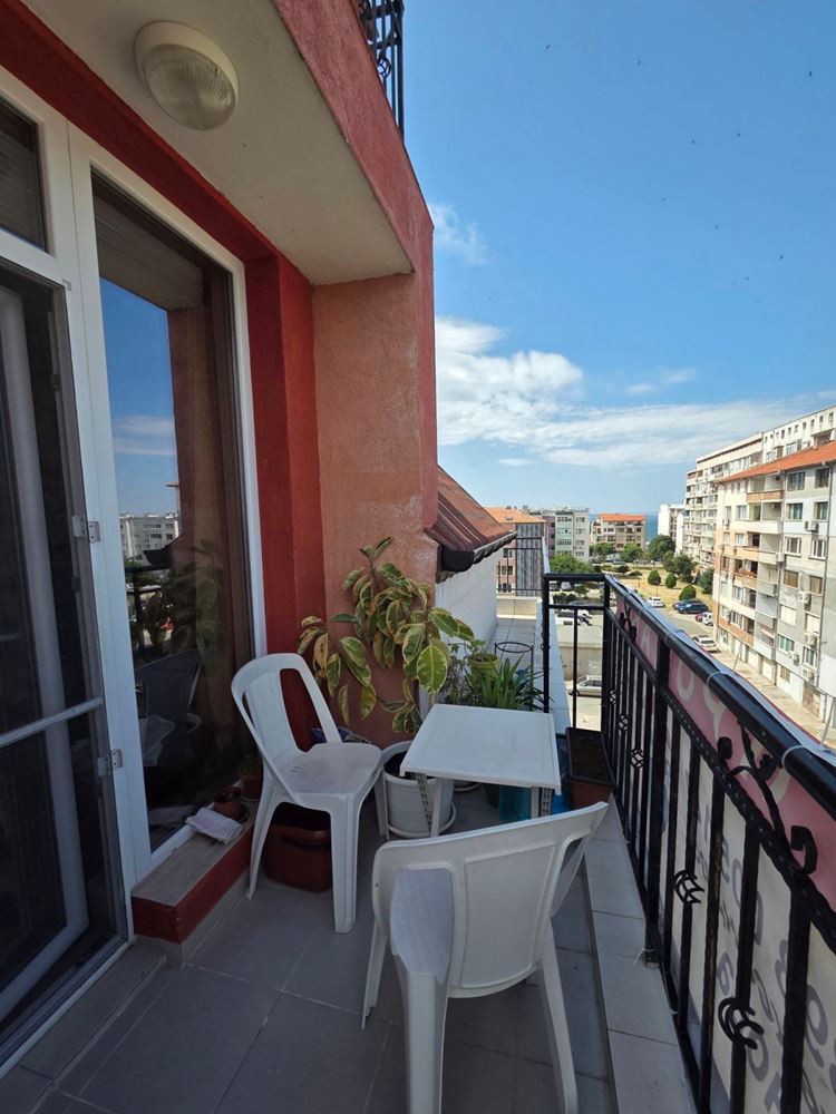 Geräumige Wohnung mit einem Schlafzimmer und Panoramablick auf die Salinen und das Meer in Pomorie