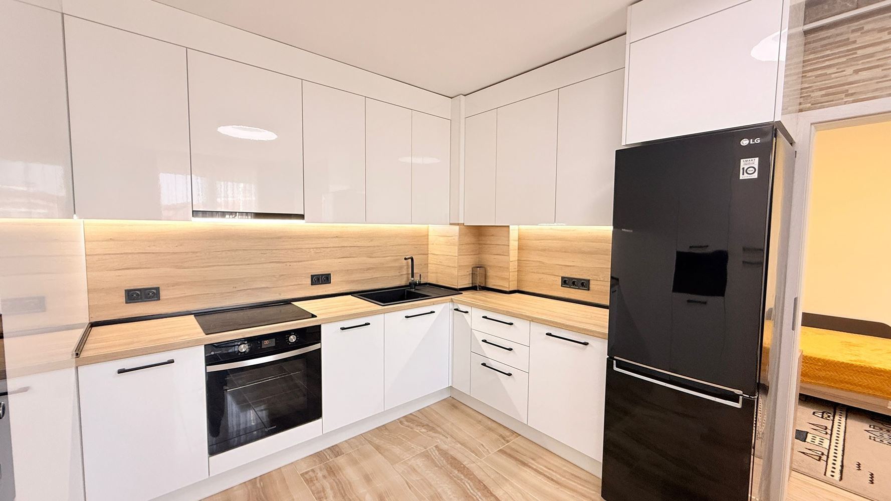 Luxuriöse Maisonette-Wohnung mit drei Schlafzimmern im Herzen von Sonnenstrand – Raum, Stil und Komfort auf zwei Ebenen