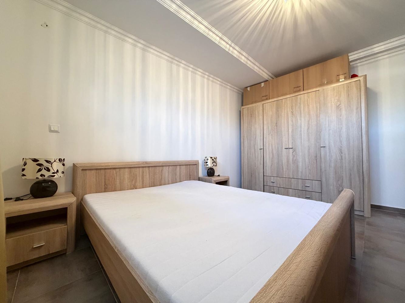 Komfortable Zwei-Zimmer-Wohnung mit direktem Zugang zum Pool – ideal zum Wohnen und Investieren