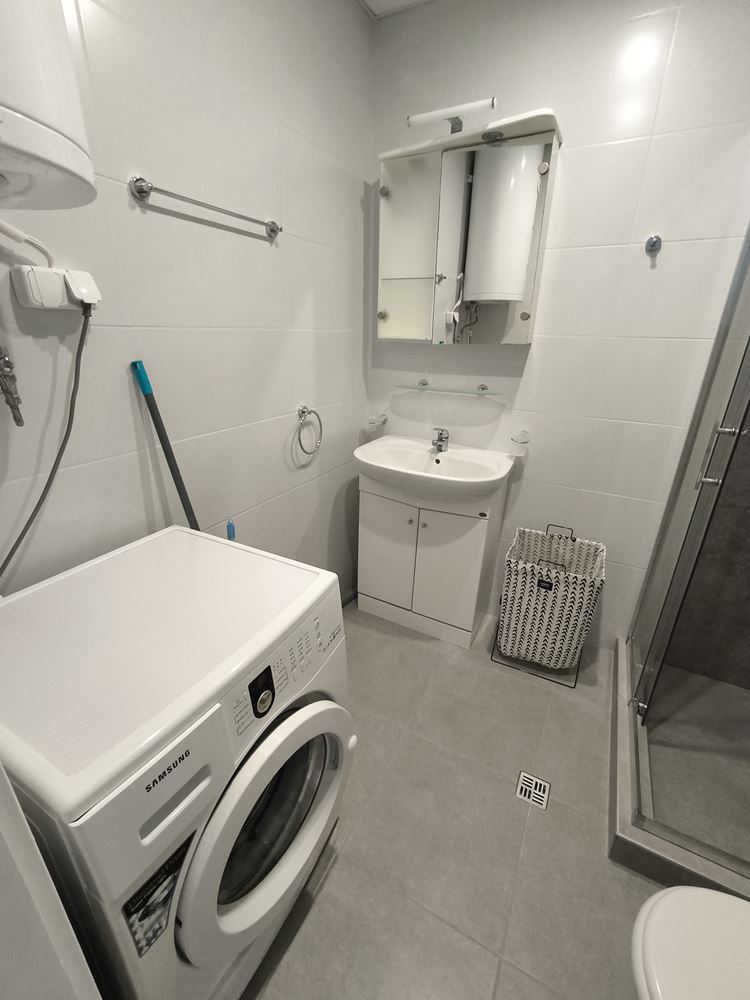 Luxuriöse Wohnung mit einem Schlafzimmer in erster Meereslinie in Sveti Vlas