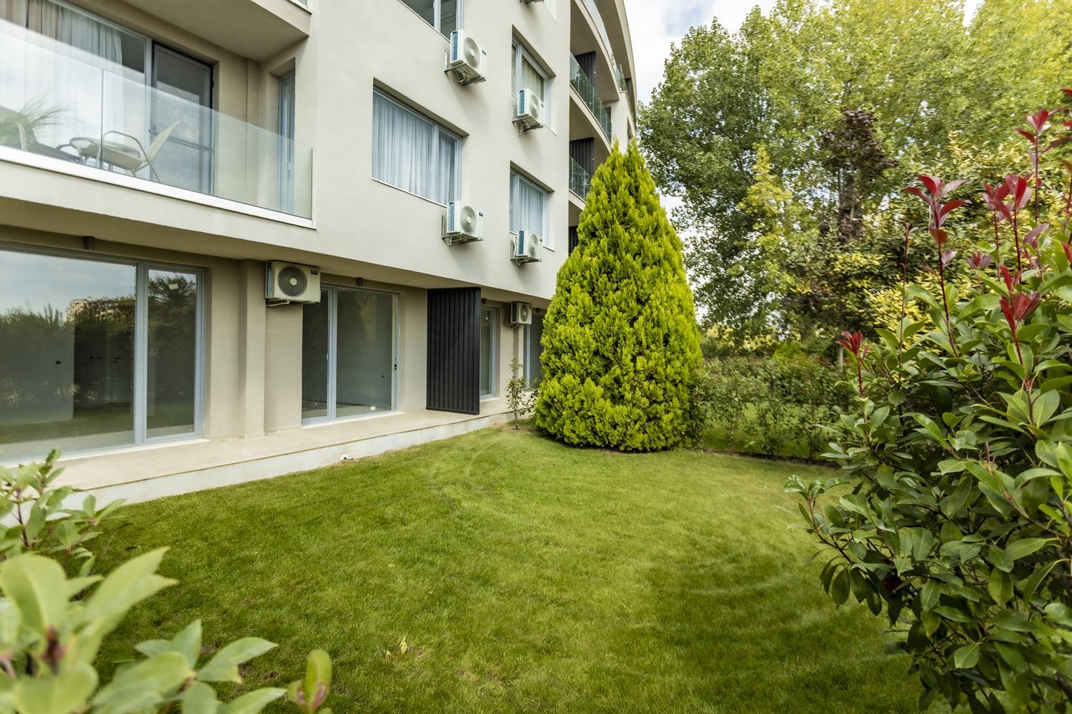 Apartment mit zwei Schlafzimmern, Südausrichtung in erster Meereslinie – Raum, Komfort und ausgezeichnete Investition