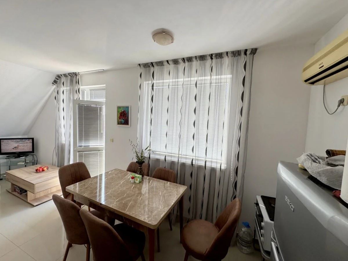 Wohnung mit einem Schlafzimmer in Ravda – vollständig möbliert, in einem Wohngebäude und 500 Meter vom Meer entfernt