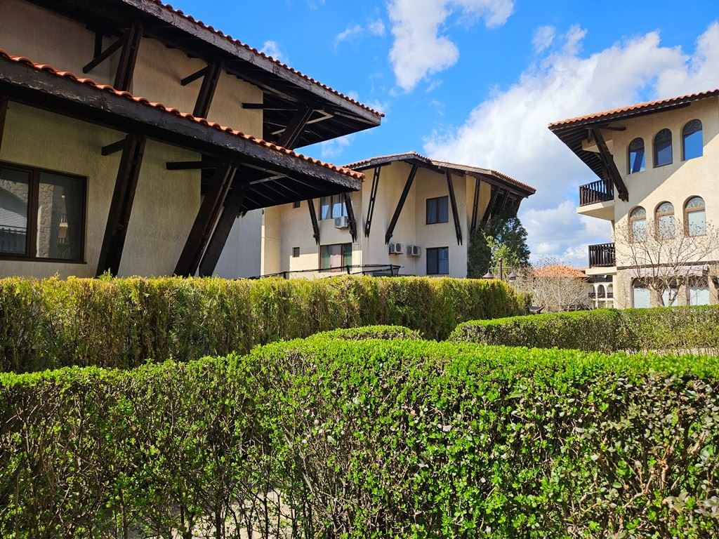 Luxus in erster Meereslinie – stilvolle Wohnung mit Veranda, privatem Garten und Meerblick in Sveti Vlas