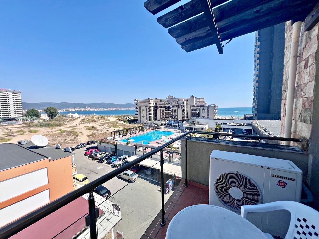 Zweizimmerwohnung mit Panoramablick auf das Meer in erster Meereslinie – geräumige Wohnung in Sonnenstrand