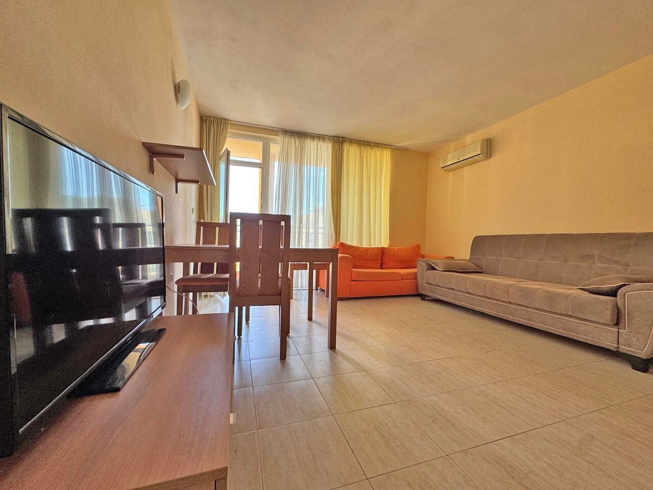 Möblierte 2-Zimmer-Wohnung mit schönem Blick auf den Pool in Sonnenstrand