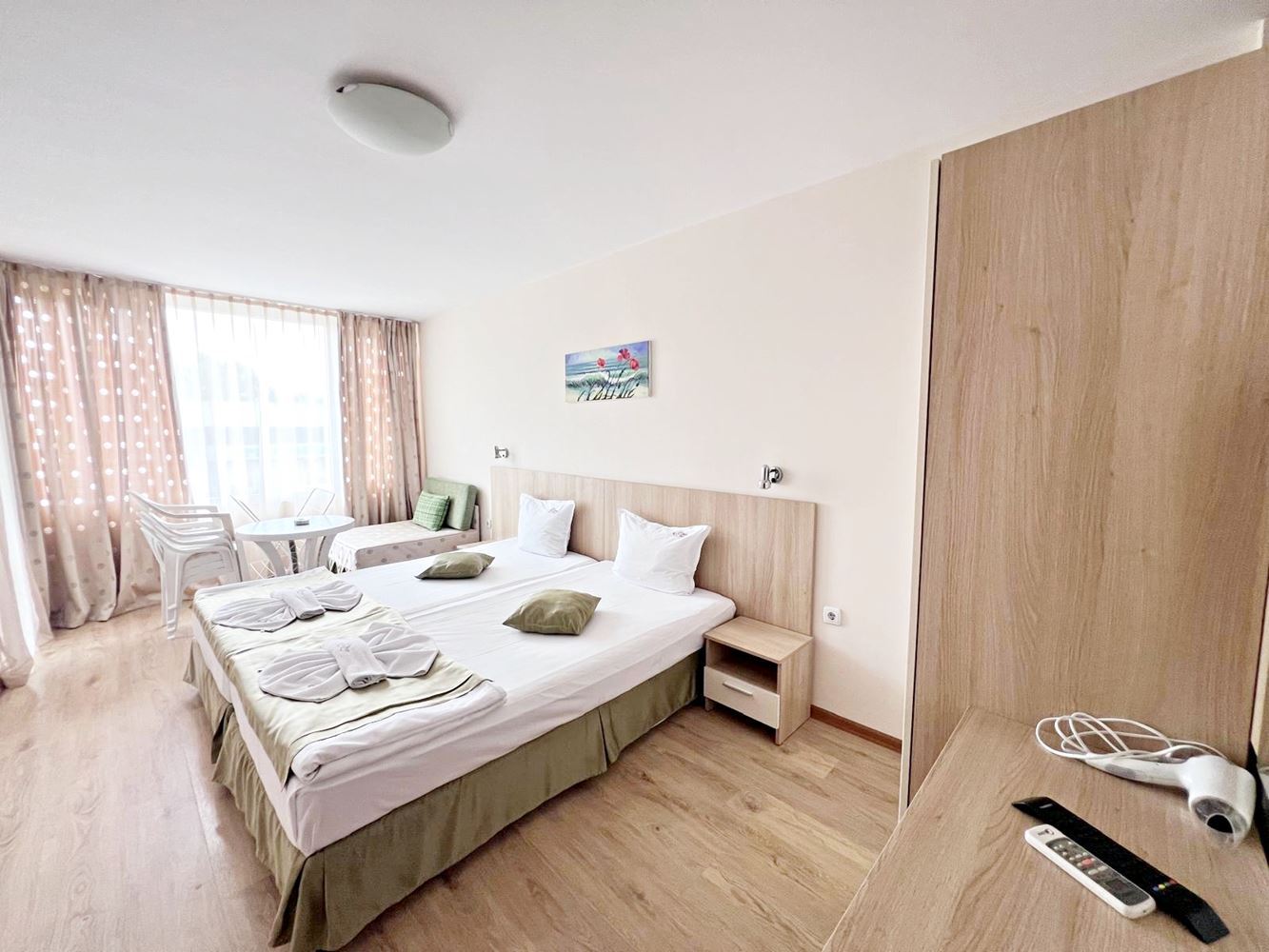 Zwei-Zimmer-Wohnung in einer prestigeträchtigen Anlage in Sonnenstrand – nur 300 m vom Meer entfernt