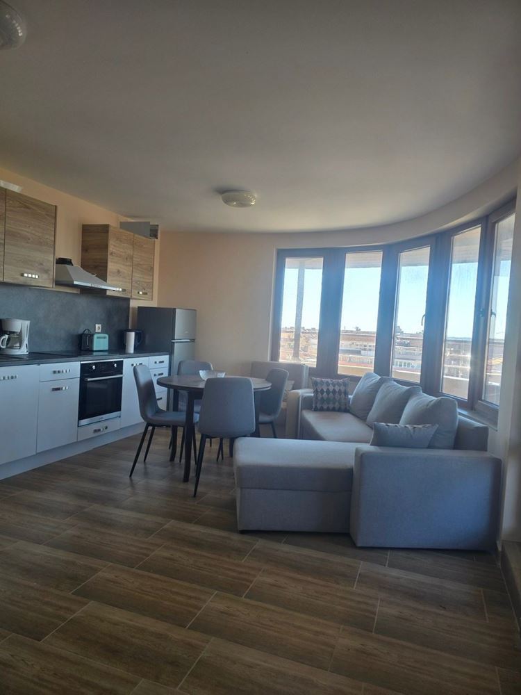 Geräumige 3-Zimmer-Wohnung mit teilweisem Meerblick – ausgezeichnete Lage nahe dem Zentrum und dem Strand