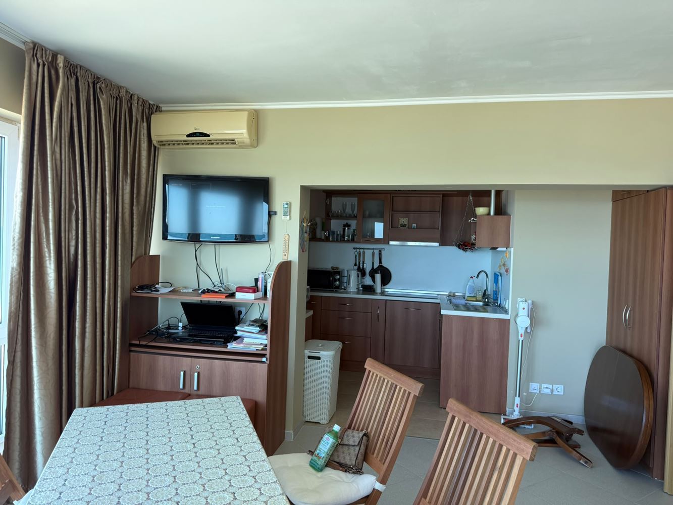 Direkter Meerblick – großzügige 2-Zimmer-Wohnung in erster Meereslinie in Pomorie