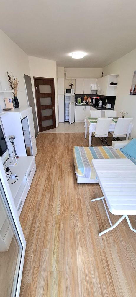 Zwei-Zimmer-Wohnung in einer Anlage in Pomorie – 300 m vom Strand entfernt, hervorragende Investition