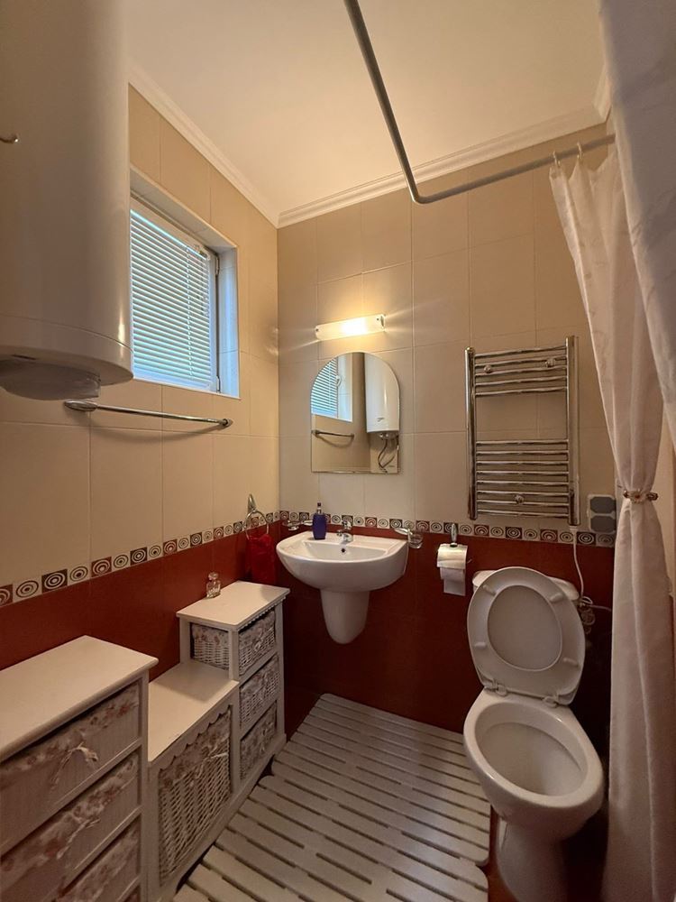 Große 3-Zimmer-Wohnung gegenüber dem Sanatorium in Pomorie – drei Terrassen, Ankleidezimmer und zwei Badezimmer