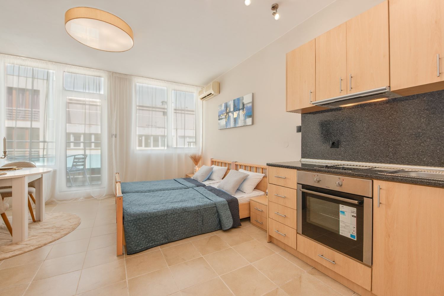 Sonniges und großzügiges Studio mit Meerblick in Ravda – 100 m vom Strand entfernt, in einer gepflegten Anlage mit Pool und Grünflächen