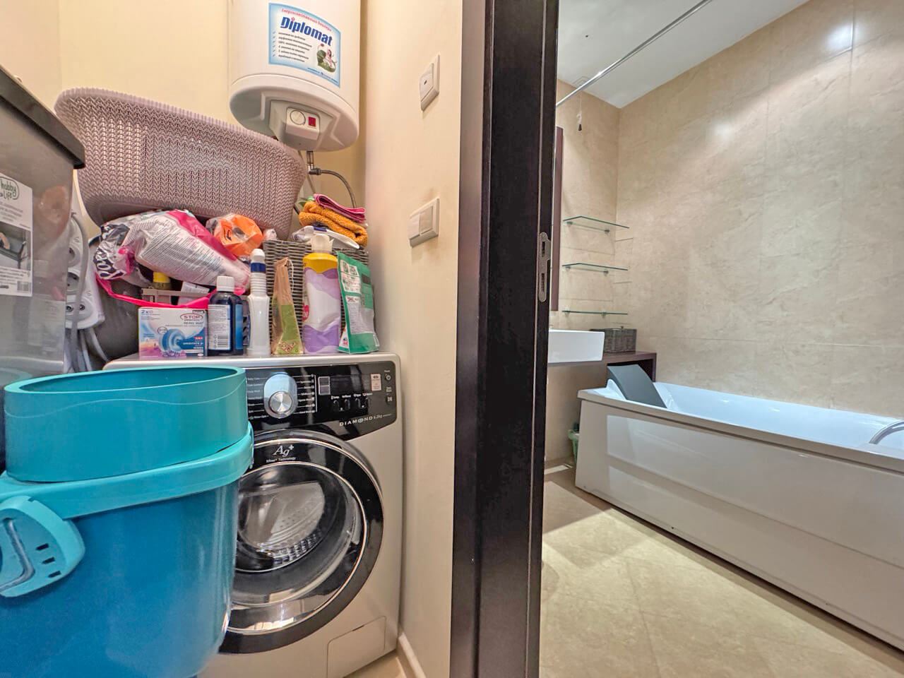Elegante 2-Zimmer-Wohnung in erster Meereslinie in Sveti Vlas mit direktem Zugang zu Garten und Pool