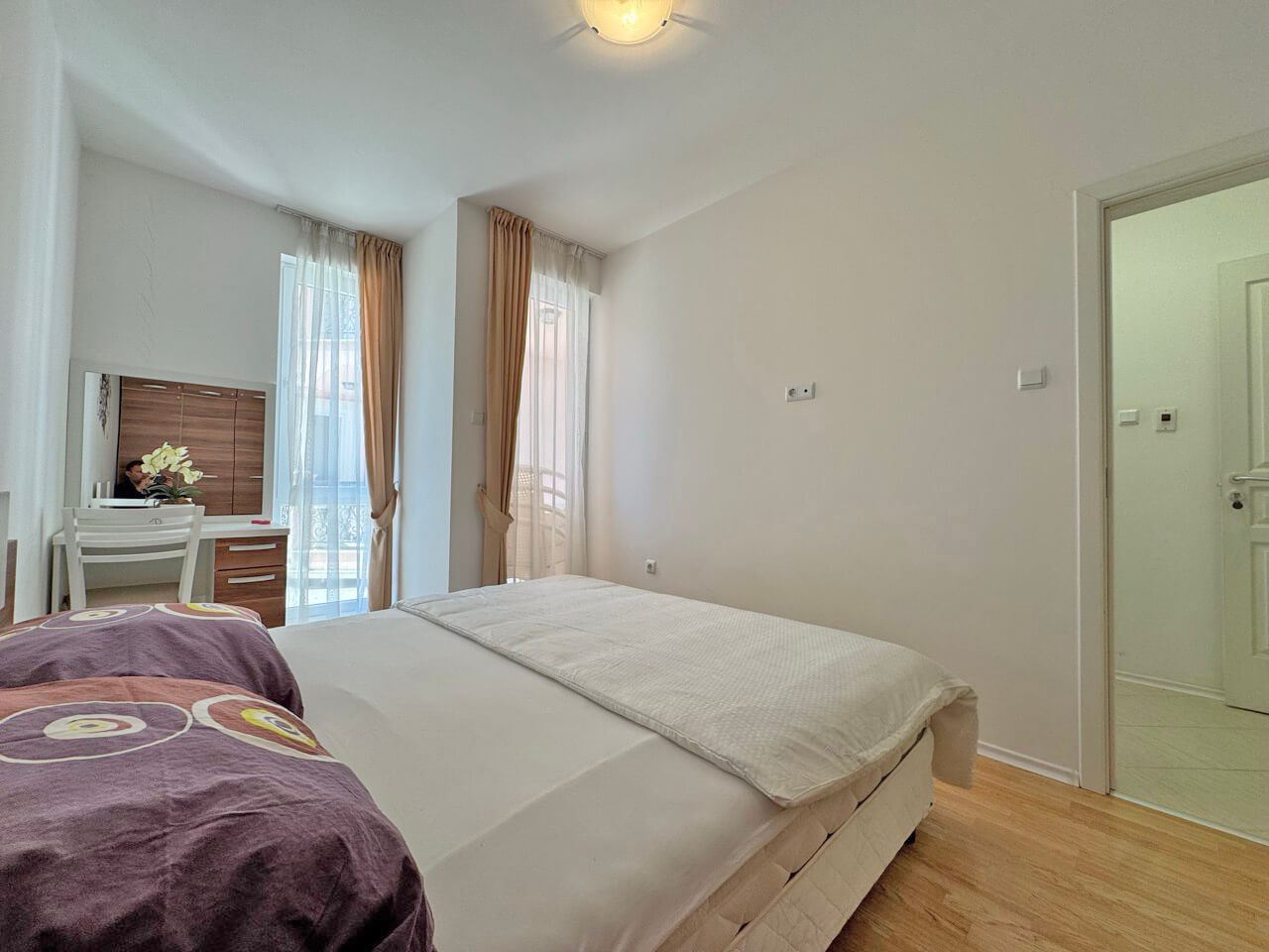 Elegante Zweizimmerwohnung mit Poolblick in einer luxuriösen Anlage in Sonnenstrand