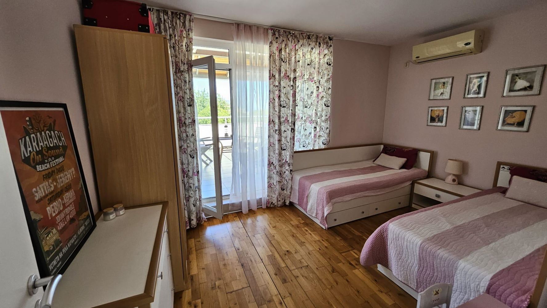 Drei-Zimmer-Wohnung in erster Meereslinie in Kiten mit Panoramablick auf das Meer und beeindruckenden Terrassen