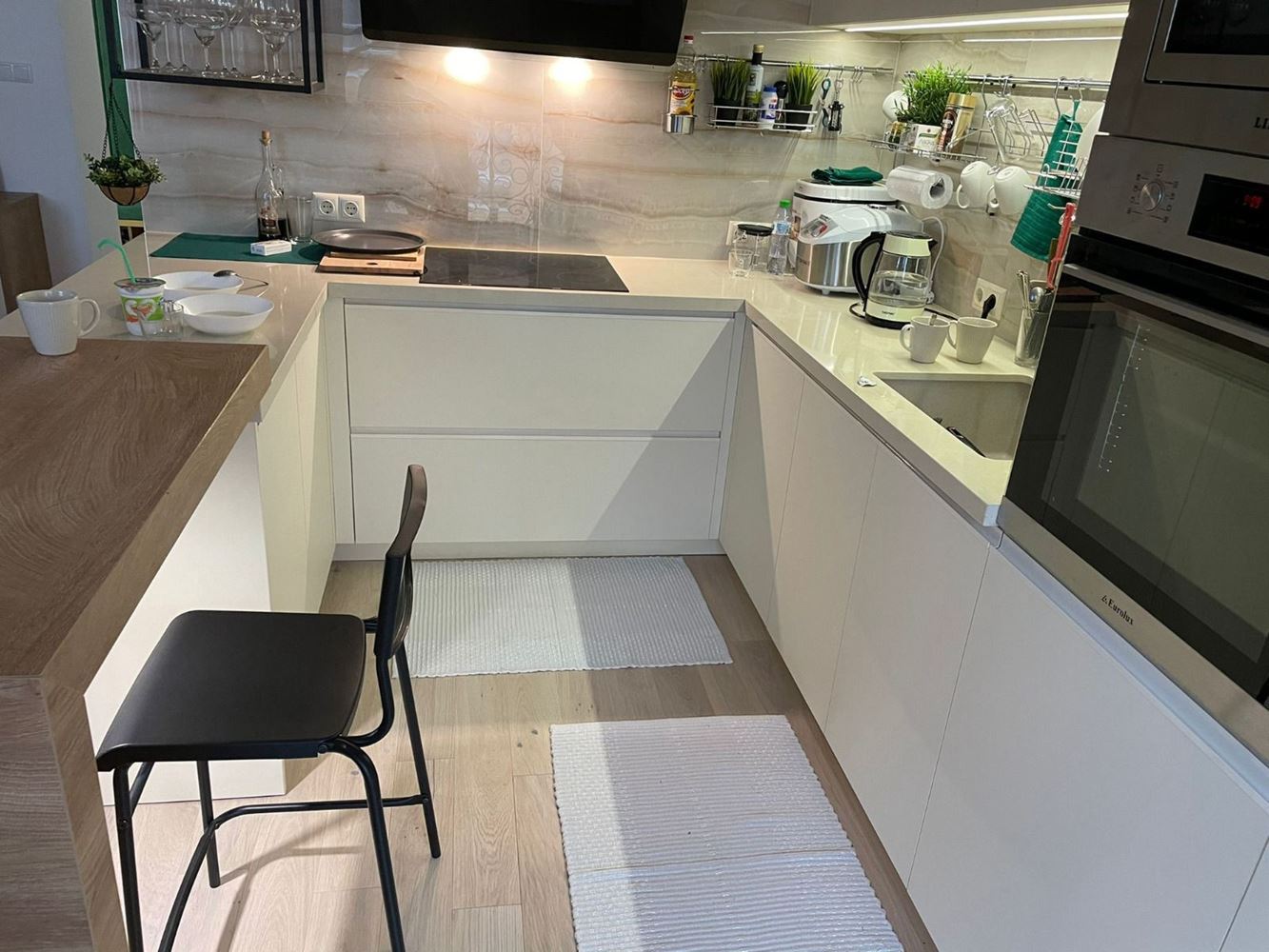 Geräumige Fünfzimmerwohnung mit Meerpanorama in Pomorie – Komfort, Stil und Funktionalität für eine große Familie