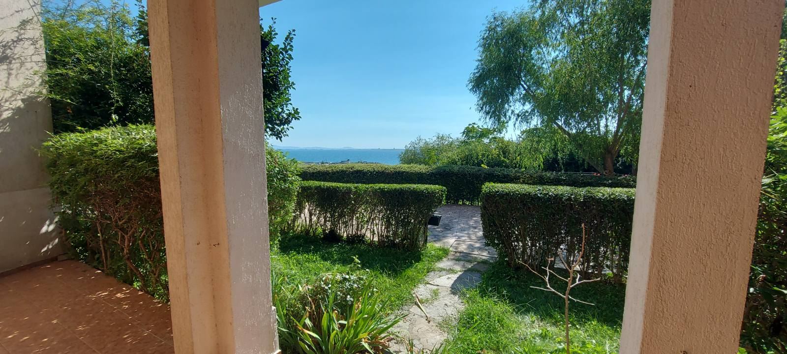 Erste Meereslinie in Aheloy – Wohnung mit einem Schlafzimmer, Panoramablick auf das Meer, eigenem Garten und hervorragenden Annehmlichkeiten