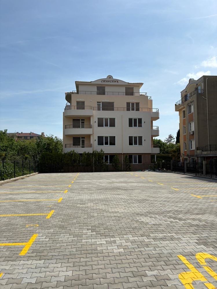 Zweizimmerwohnung in Pomorie – Neubau, Erdgeschoss, niedrige Instandhaltungsgebühr und ausgezeichnete Lage