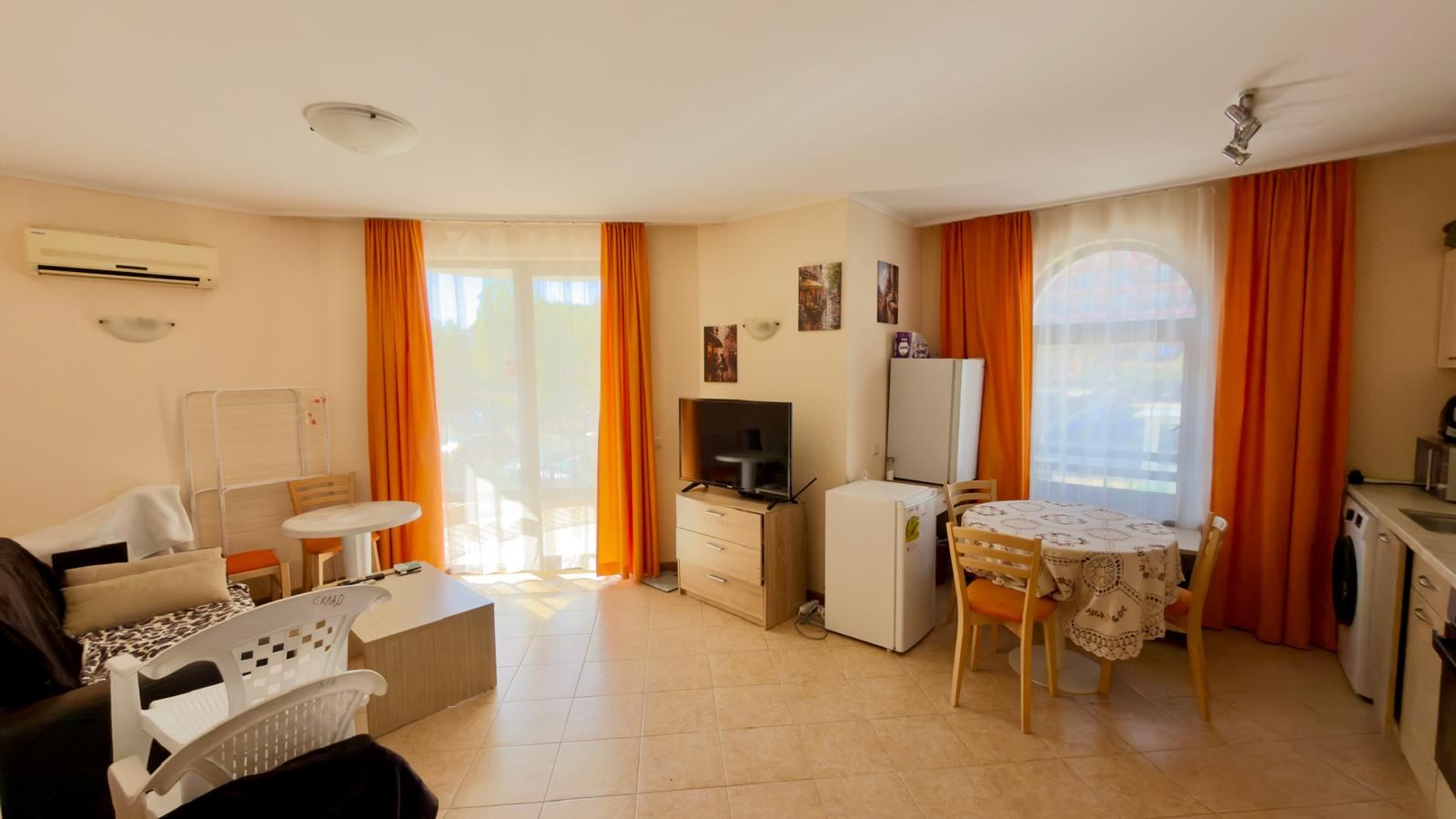 Geräumige Drei-Zimmer-Wohnung in einer luxuriösen Anlage in Sonnenstrand