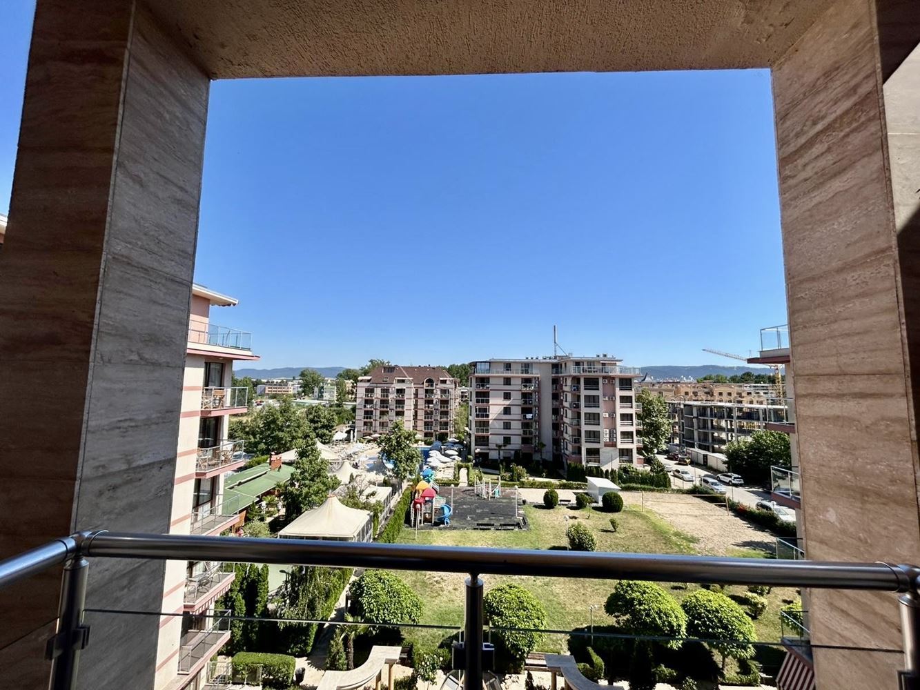 Wohnung mit einem Schlafzimmer und zwei großzügigen Terrassen in Sunny Beach – vollständig möbliert und bezugsfertig