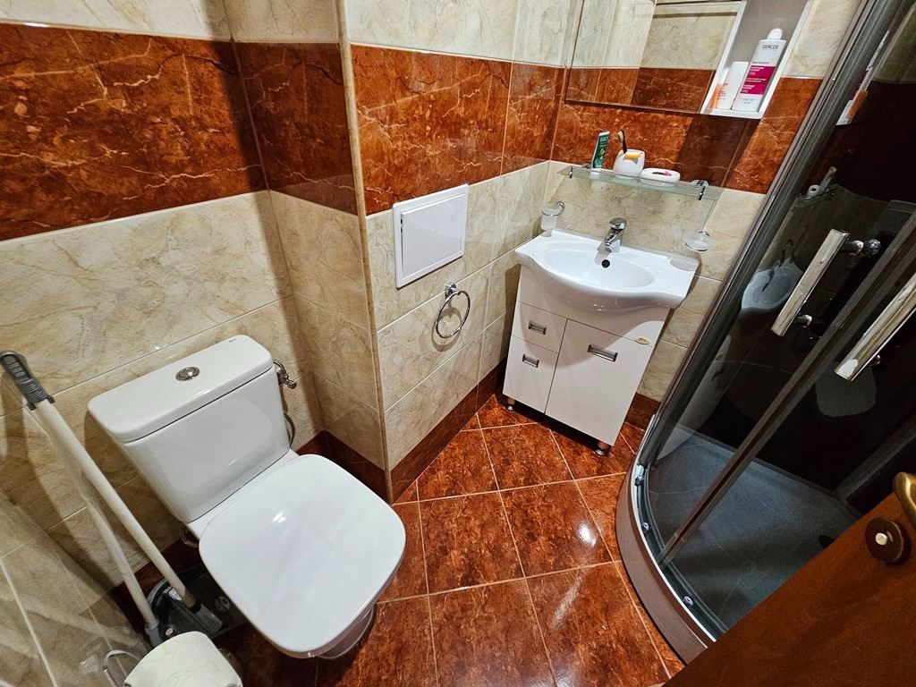 Luxuriöses Panoramaapartment in erster Meereslinie mit zwei Schlafzimmern und einer riesigen Terrasse