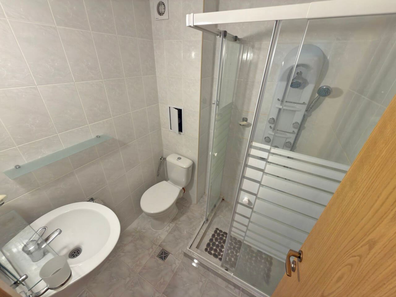 Zweizimmerwohnung mit hochwertiger Möblierung und Swimmingpool in einer modernen Anlage in Sonnenstrand