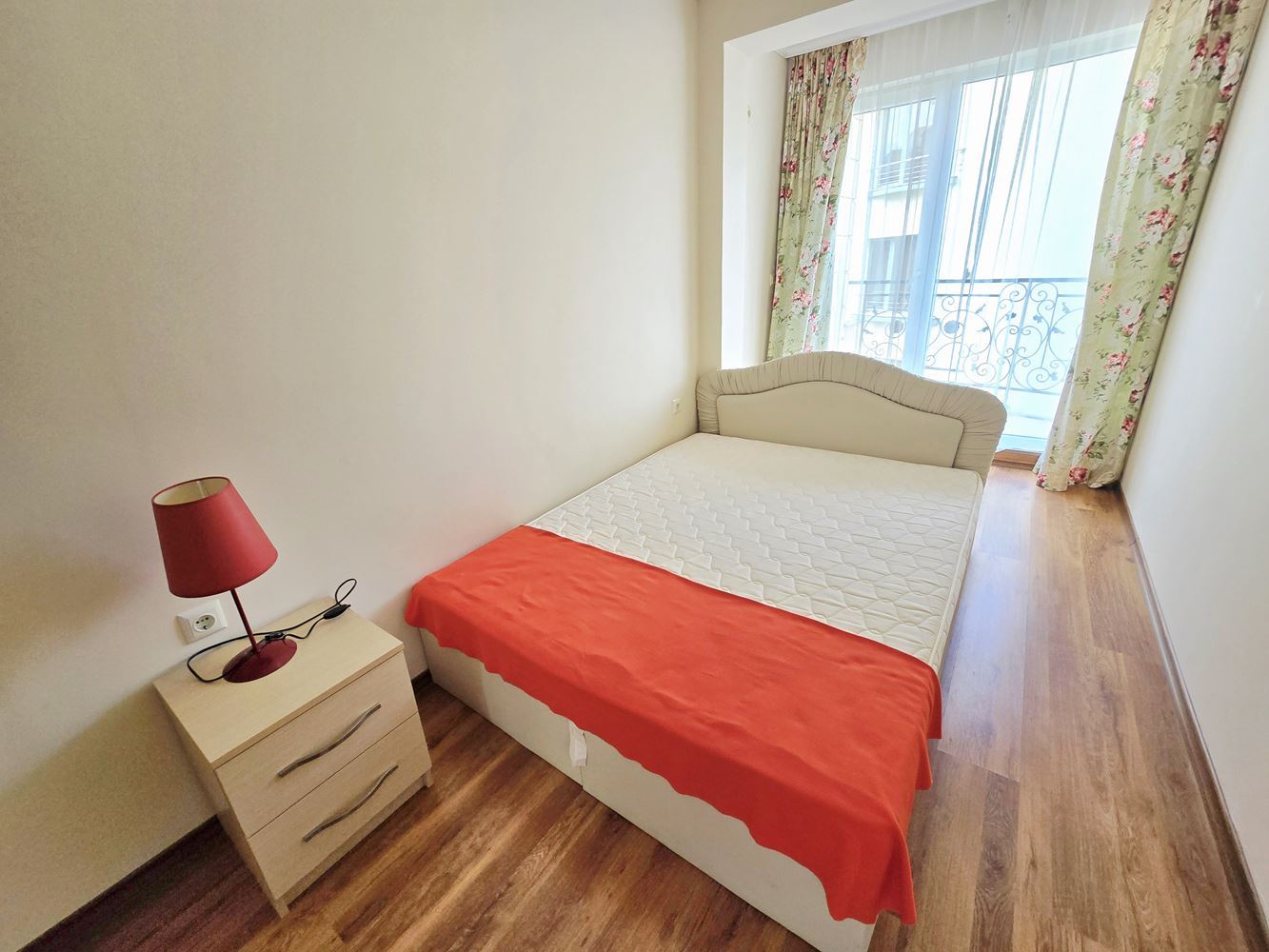 Moderne Zweizimmerwohnung in Sonnenstrand – neu renoviert, hervorragende Investitionsmöglichkeit und bezugsfertig