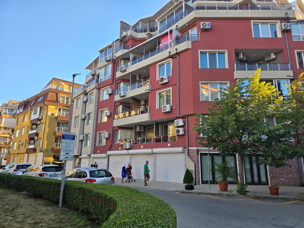 Neue Wohnung mit einem Schlafzimmer in Pomorie – renoviert, bereit zur Möblierung, mit geräumigem Balkon und Grill
