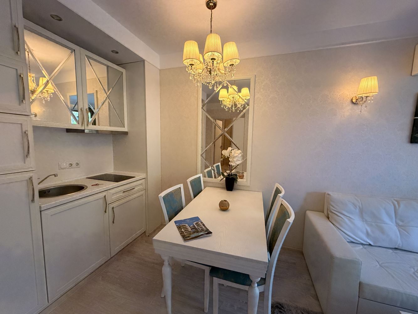 2-Zimmer-Wohnung mit Blick auf den Park und den Swimmingpool in einer prestigeträchtigen Wohnanlage am Sonnenstrand
