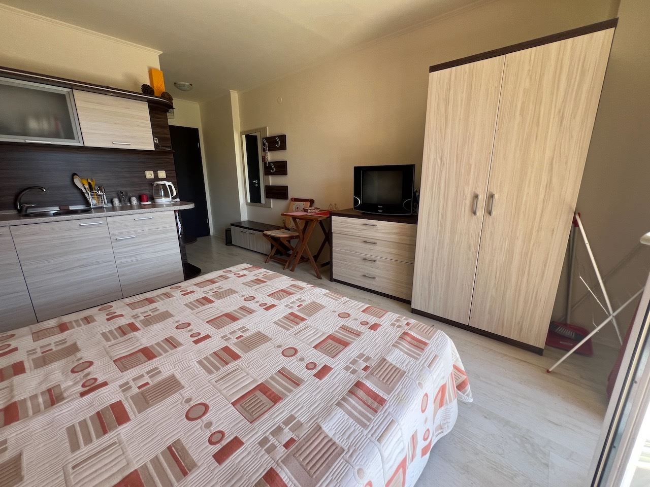 Komfortables Studio mit Poolblick in Sonnenstrand – vollständig möbliert und sofort nutzbar