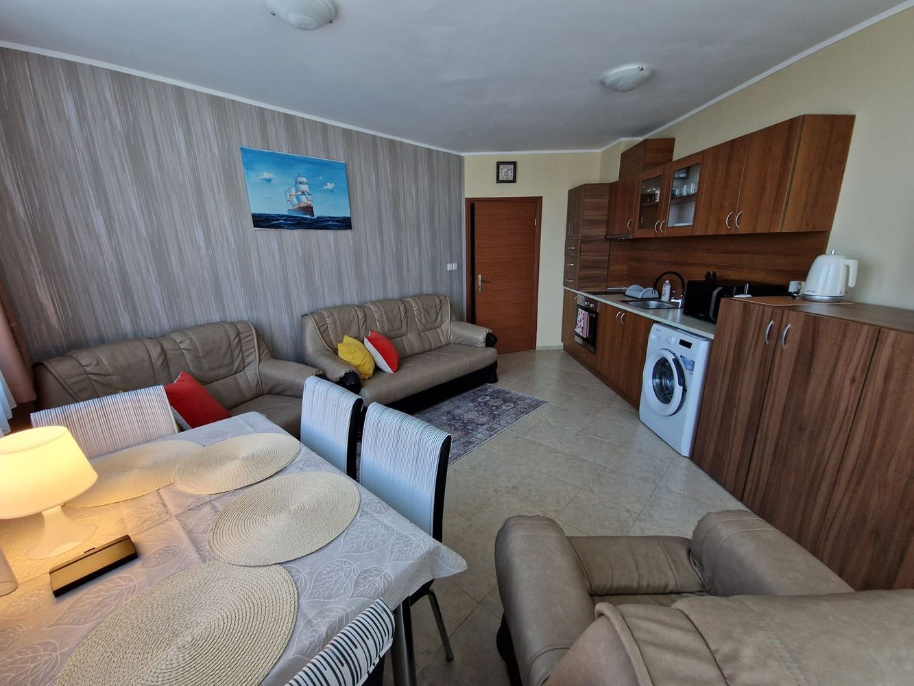 Meer und Annehmlichkeiten ganz in der Nähe – 2-Zimmer-Wohnung 100 m vom Strand entfernt in Sonnenstrand