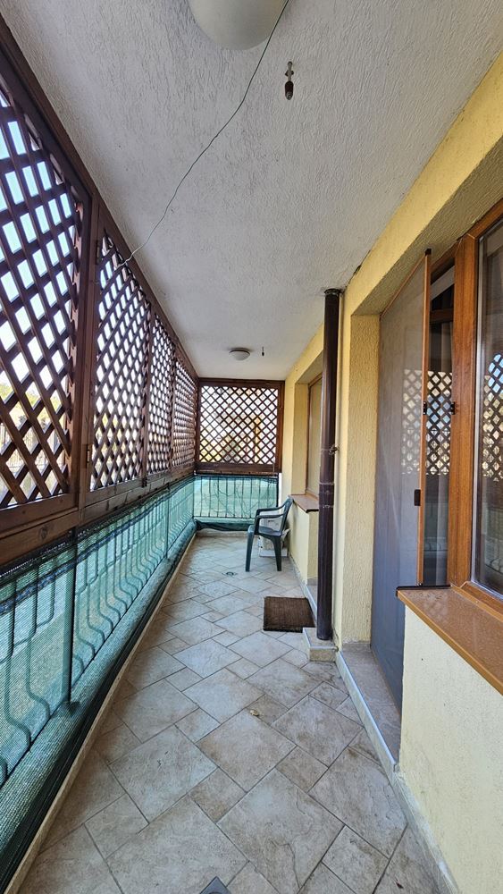 Geräumige 3-Zimmer-Wohnung in erster Meereslinie mit Privatstrand in Sveti Vlas