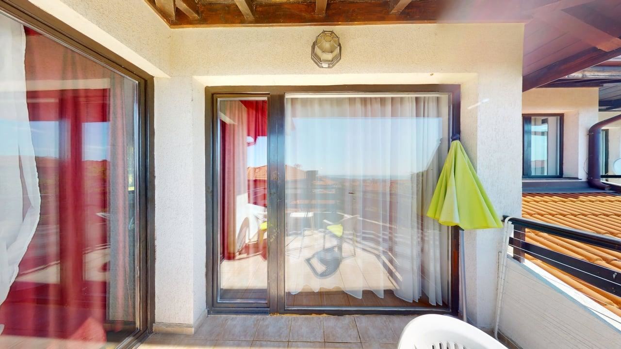 Geräumige Zwei-Zimmer-Wohnung mit Meerblick in der Region Sonnenstrand