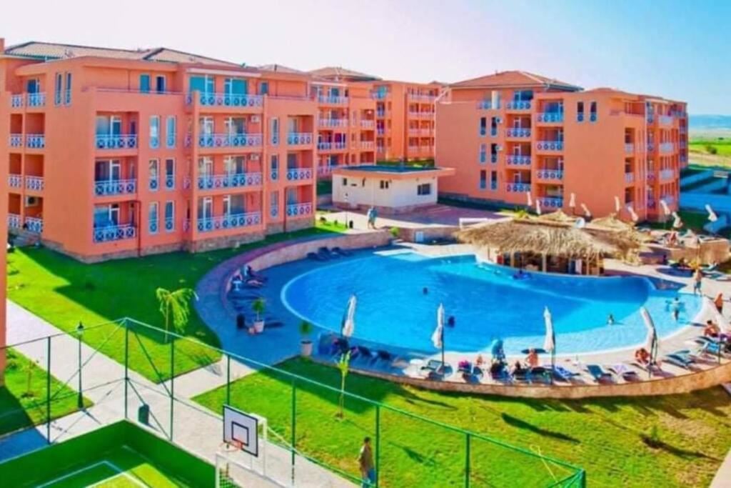 Gemütliches, möbliertes Studio in einer ruhigen Anlage am Stadtrand von Sonnenstrand – hervorragende Investition und Ferienimmobilie