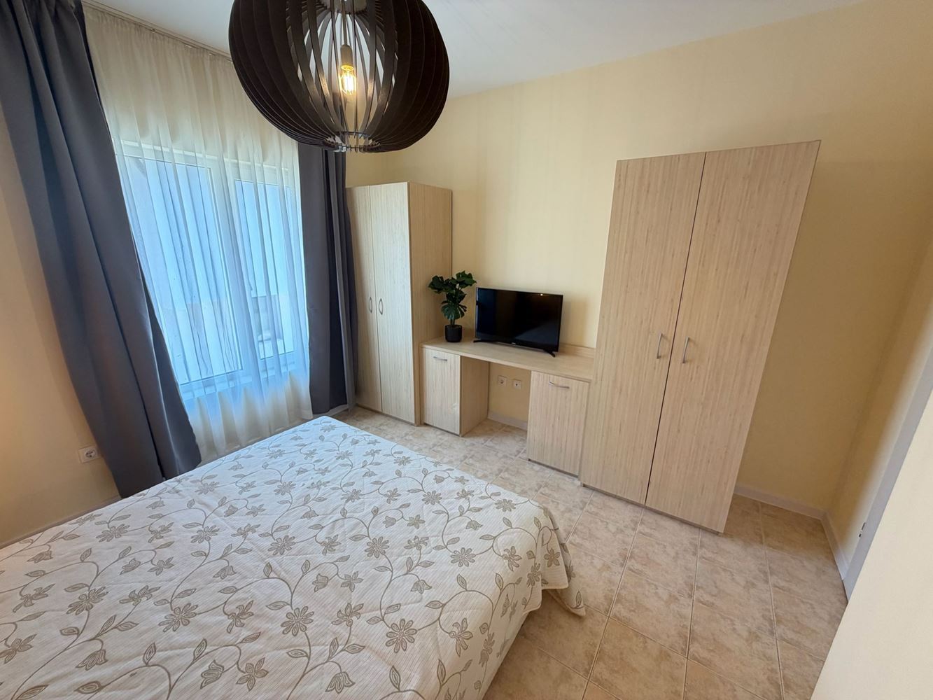 Helle und großzügige Wohnung mit einem Schlafzimmer und wunderschönem Poolblick an der Grenze zwischen Sonnenstrand und Sweti Wlas
