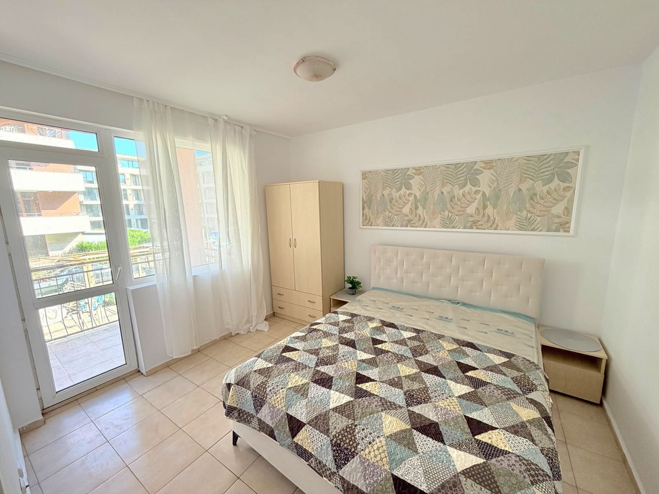 Drei-Zimmer-Wohnung mit Südausrichtung und Blick auf den Pool in Sonnenstrand