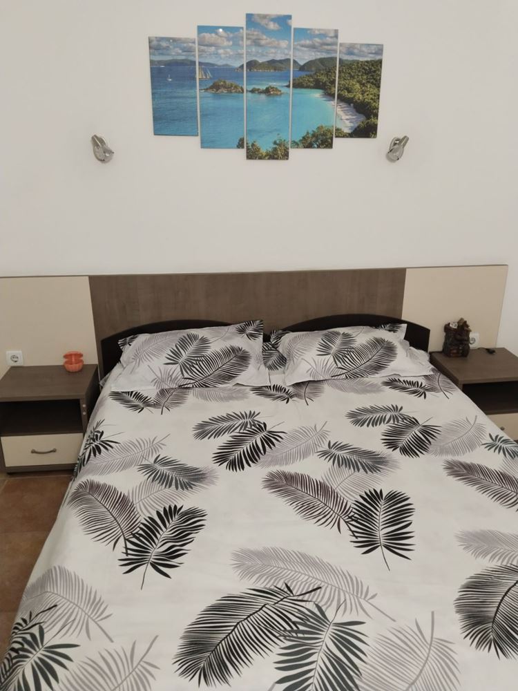 Geräumige Drei-Zimmer-Wohnung in Nessebar mit niedriger Jahresgebühr und kostenlosem Parkplatz