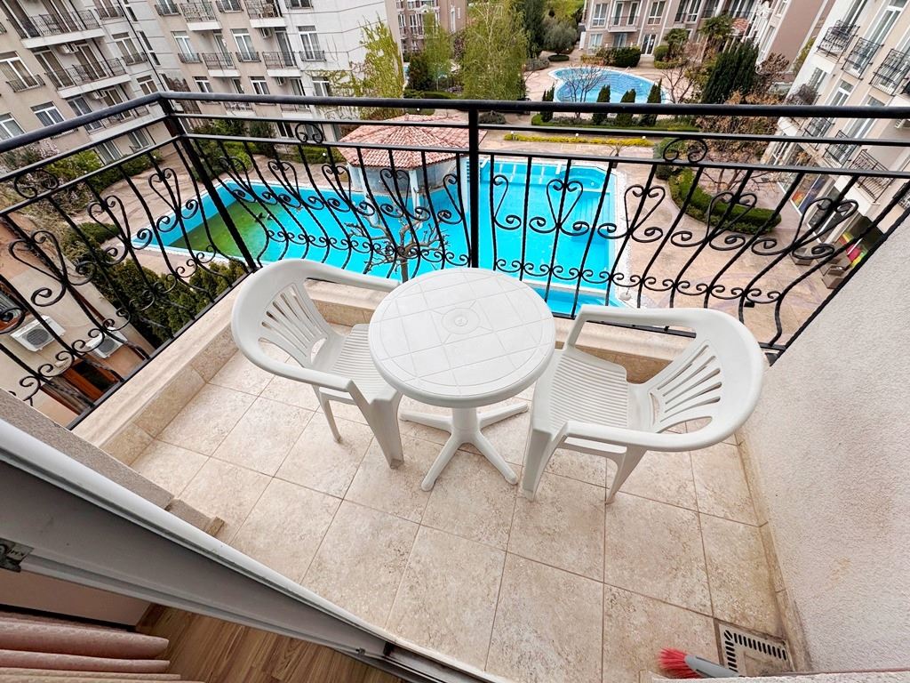 2-Zimmer-Wohnung mit Poolblick in einer prestigeträchtigen Anlage in Sonnenstrand