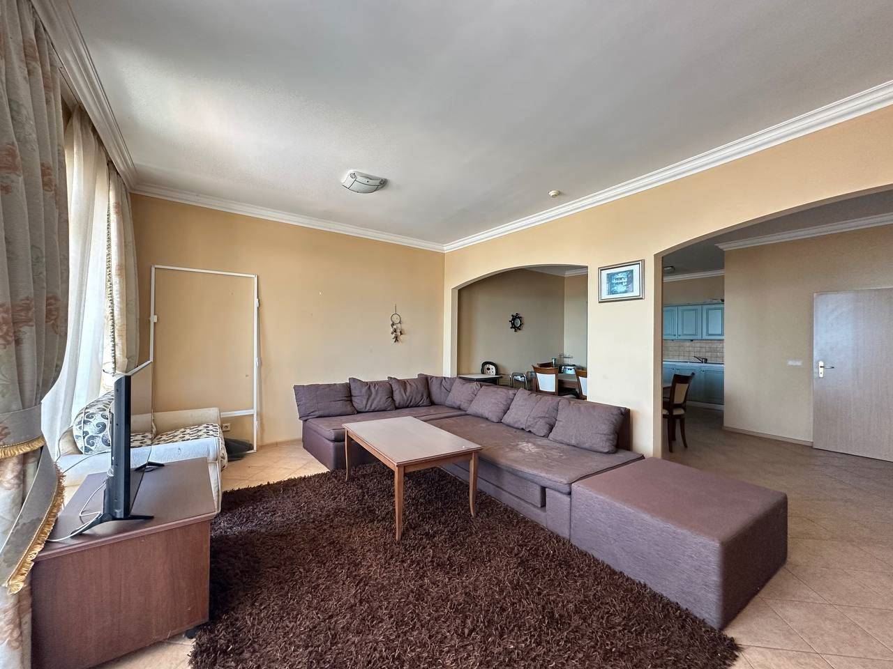 Geräumige Wohnung mit Meerblick in erster Meereslinie in Pomorie – Ferienimmobilie mit dem Gefühl eines luxuriösen Resorts