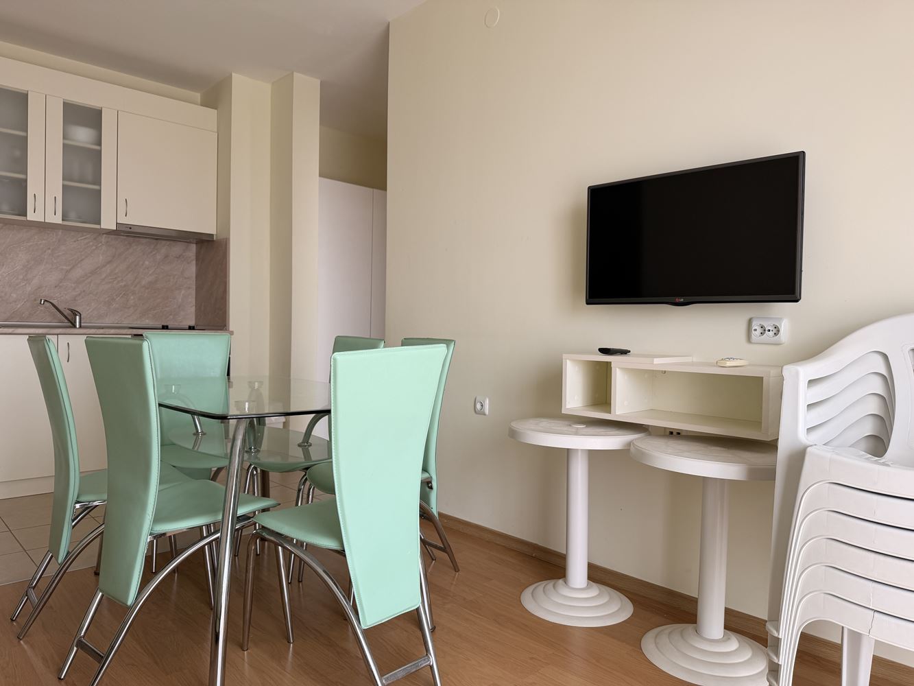 Geräumige Wohnung mit zwei Schlafzimmern in Sonnenstrand – Panoramablick und ruhige Lage