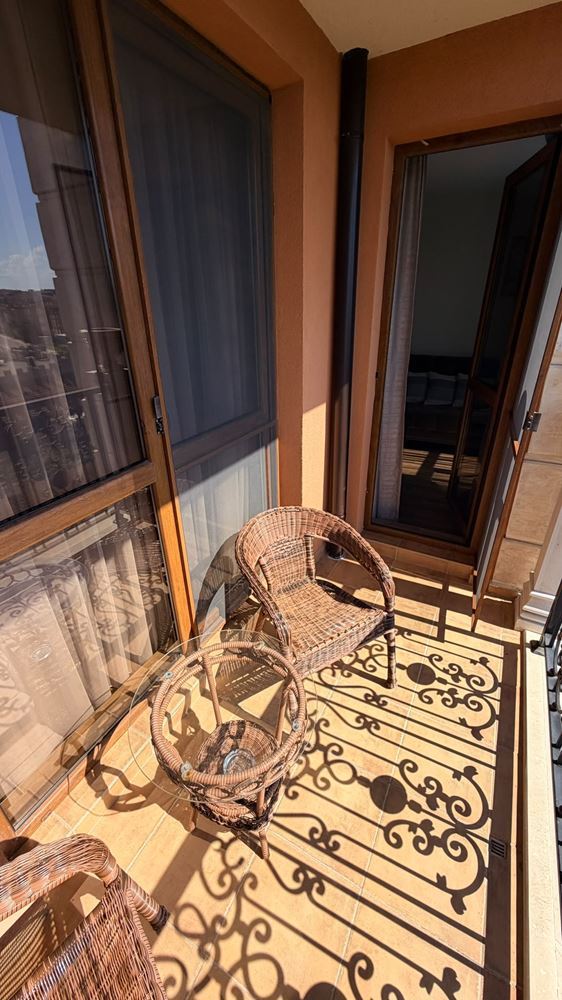 Zweizimmerwohnung mit Panoramablick, nur einen Schritt vom Meer entfernt in Ravda